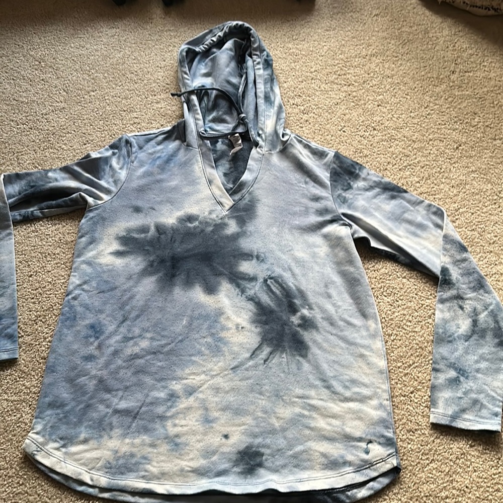 Teen girls blue and white tie die long sleeve tshirt with hoodie